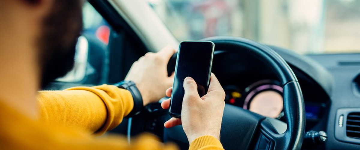 4 razões para evitar o celular enquanto dirige